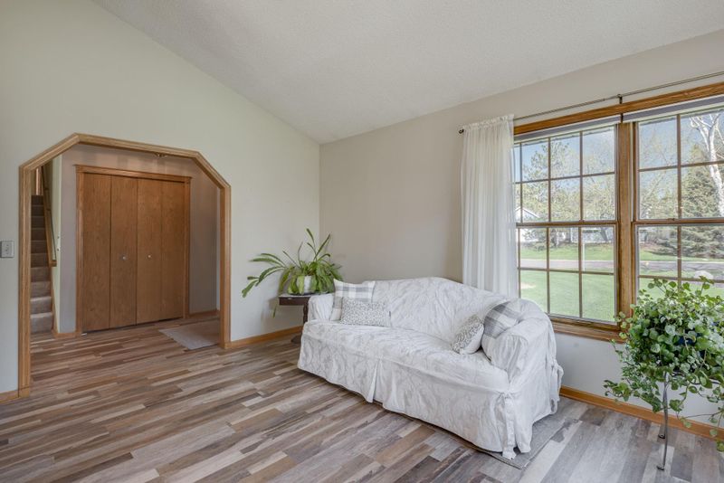 3590 Andrew Dr, Woodbury, MN 55125