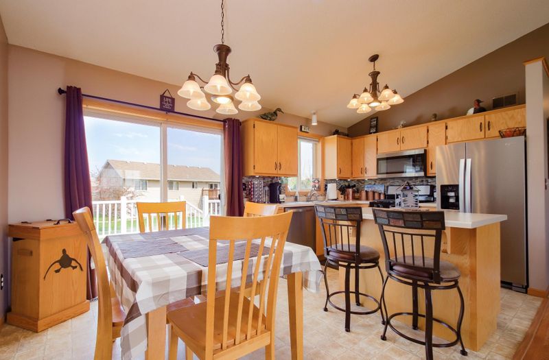 11277 Laura Cir, Becker, MN 55308