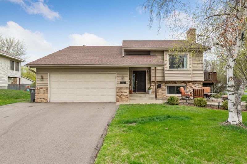 10628 Grant Dr, Eden Prairie, MN 55347