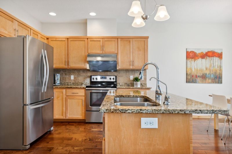 12209 River Valley Dr, Burnsville, MN 55337