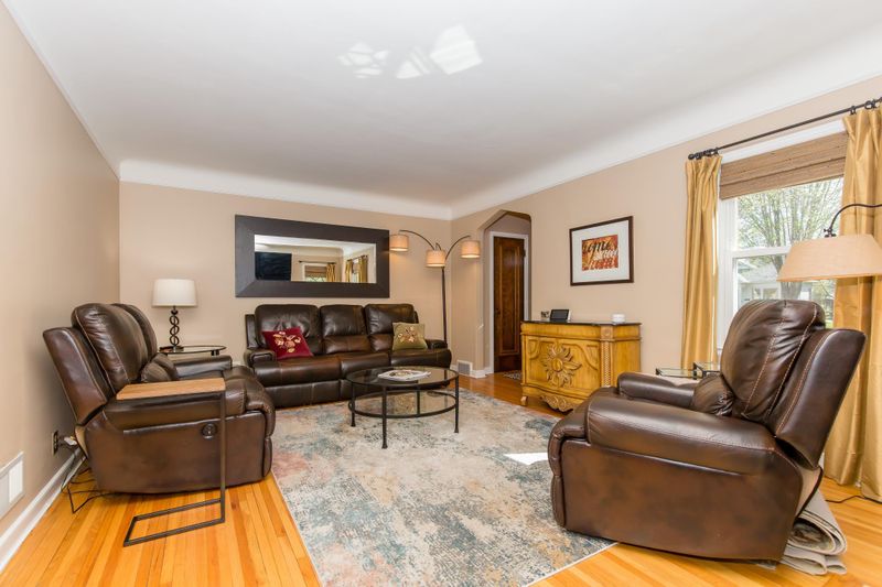 4041 Zenith Ave N, Robbinsdale, MN 55422