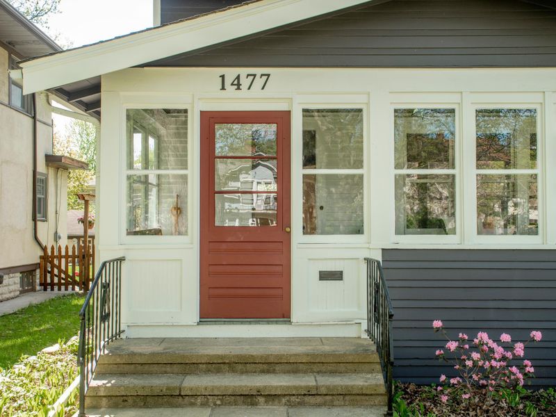 1477 Chelmsford St, Saint Paul, MN 55108