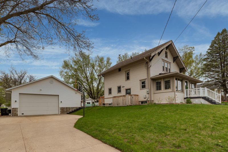 165 E 3rd St, Zumbrota, MN 55992