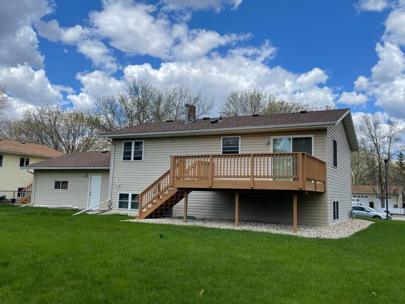 409 25th Ave SW, Willmar, MN 56201