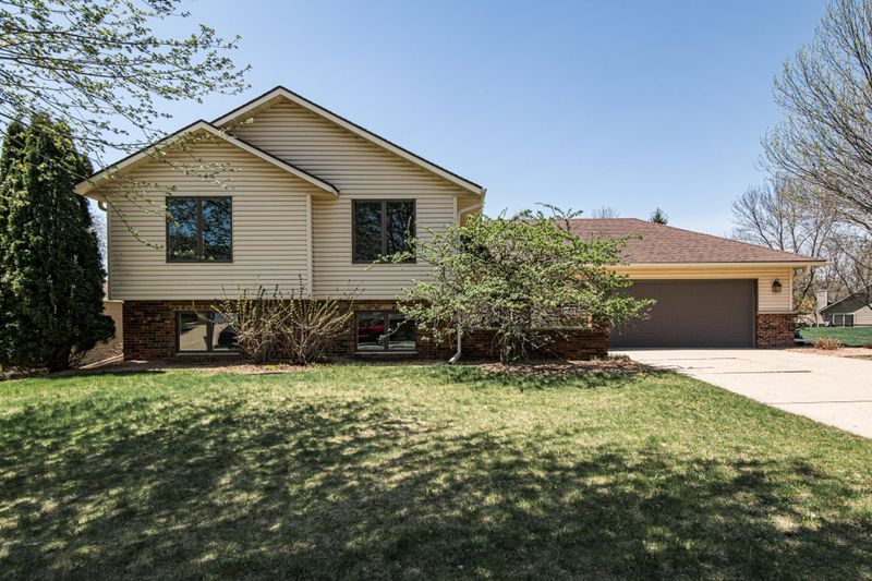 5717 Stapleton Ln NW, Rochester, MN 55901