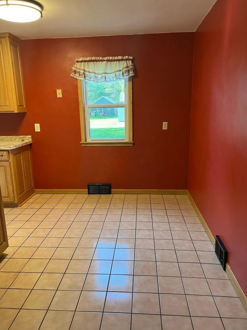 732 E 3rd St, Litchfield, MN 55355