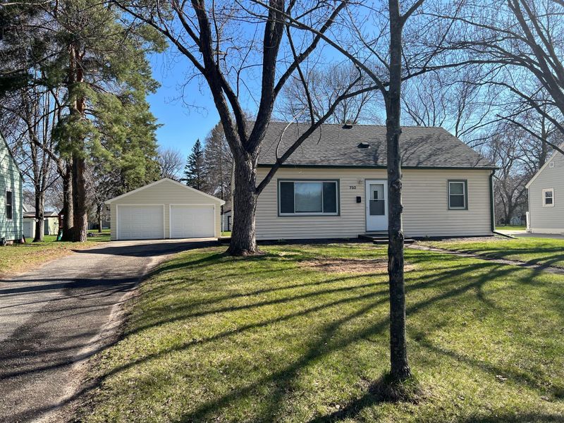 732 E 3rd St, Litchfield, MN 55355