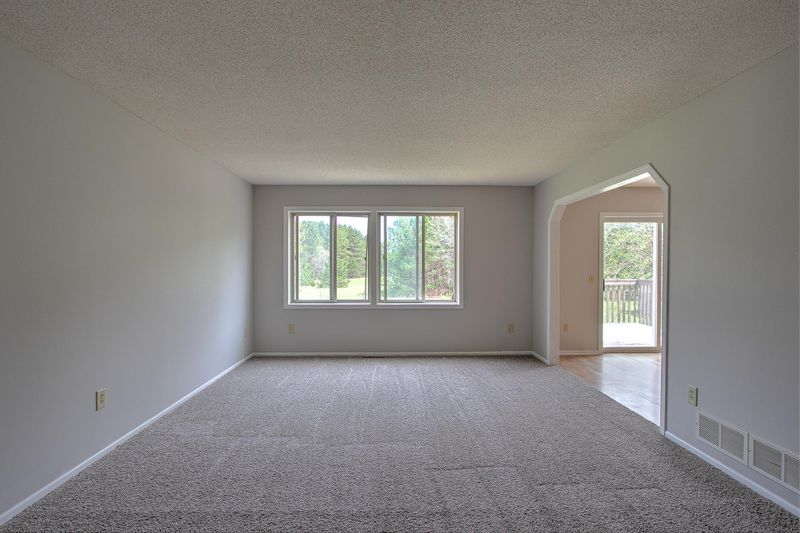 1119 Bear Cir NE, Cambridge, MN 55008