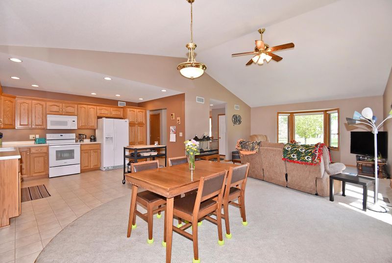 304 6th St NW, New Richland, MN 56072