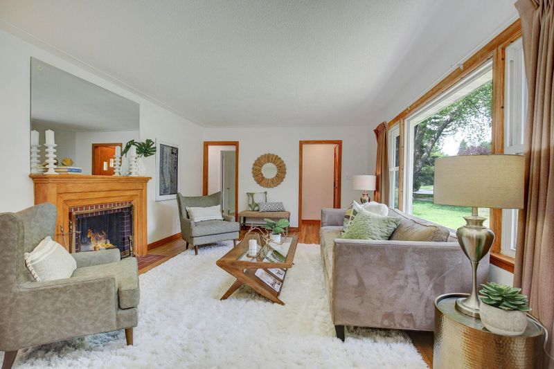 2409 Parkview Blvd, Golden Valley, MN 55422