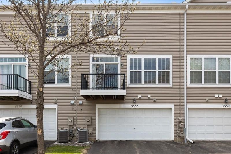 5555 Elm Grove Cir, New Hope, MN 55428