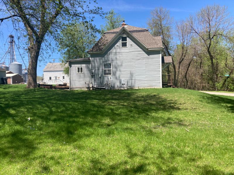 100 S Carpenter St, Dundee, MN 56131