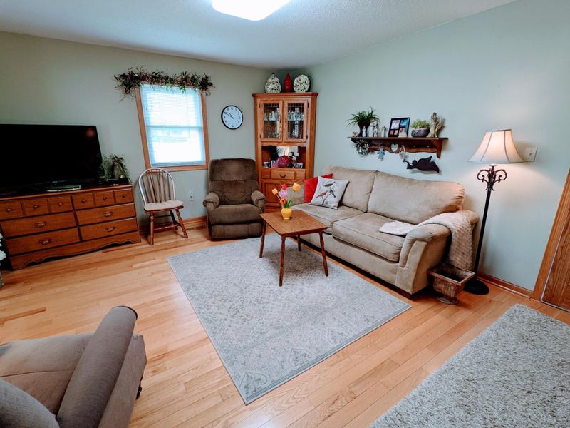 431 S 3rd St, Bird Island, MN 55310