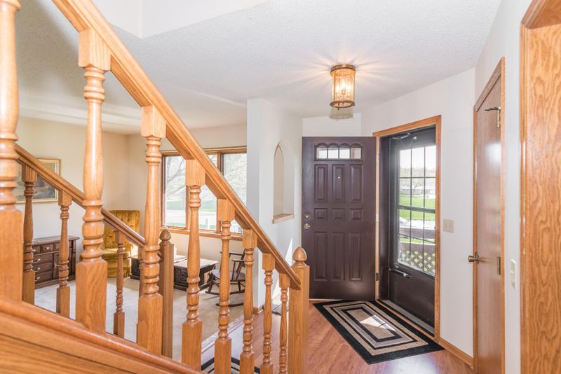 672 N Hay Lake Rd, Eagan, MN 55123