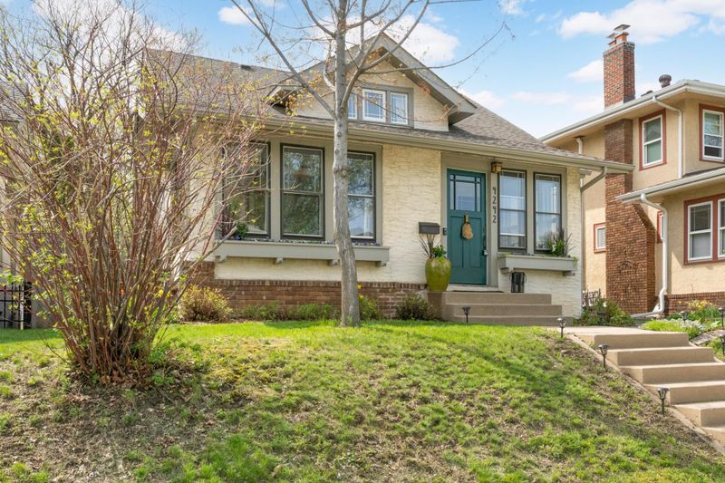 4242 Grand Ave S, Minneapolis, MN 55409