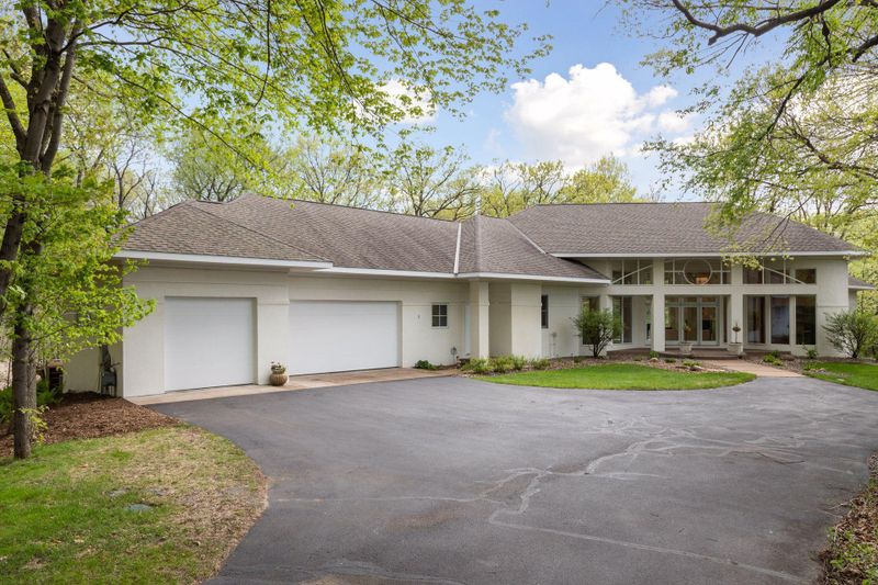 5 Brainard Way, North Oaks, MN 55127
