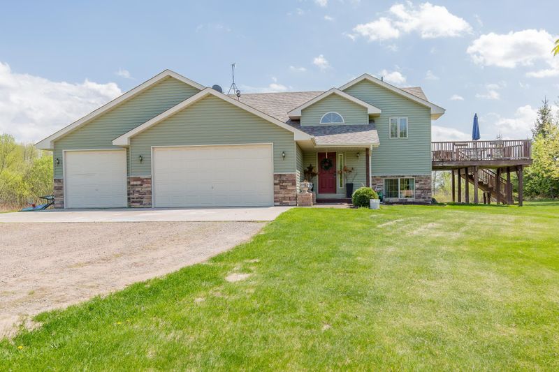 7652 Timber Ridge Dr, Rush City, MN 55069