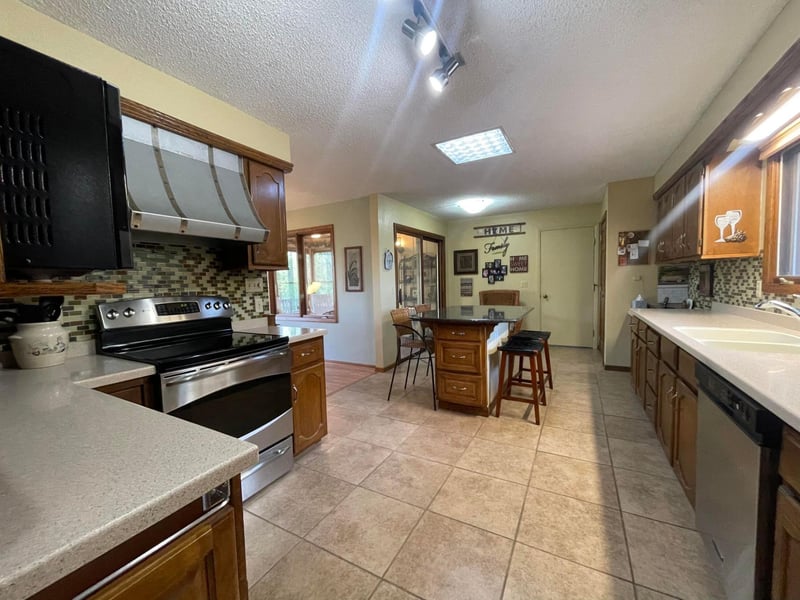 5623 Fox Chase Dr, Hokah, MN 55941