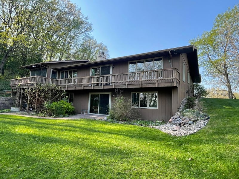 5623 Fox Chase Dr, Hokah, MN 55941