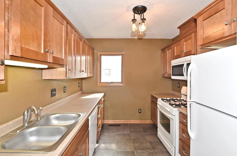 728 Division St W, Faribault, MN 55021