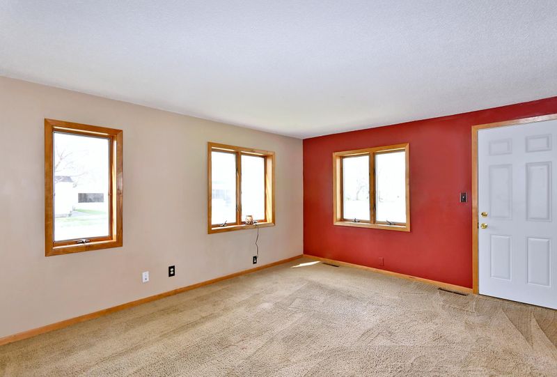 728 Division St W, Faribault, MN 55021