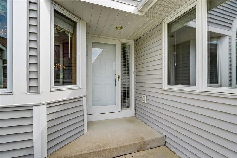 7051 Oak Pointe Curve, Bloomington, MN 55438