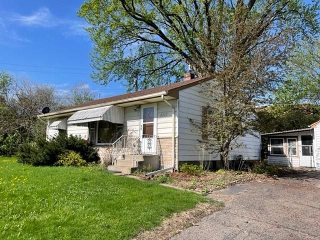 2717 Centerville Rd, Little Canada, MN 55117