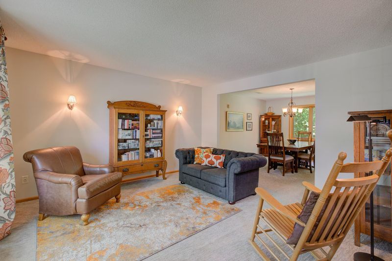 4479 Foothill Trl, Vadnais Heights, MN 55127