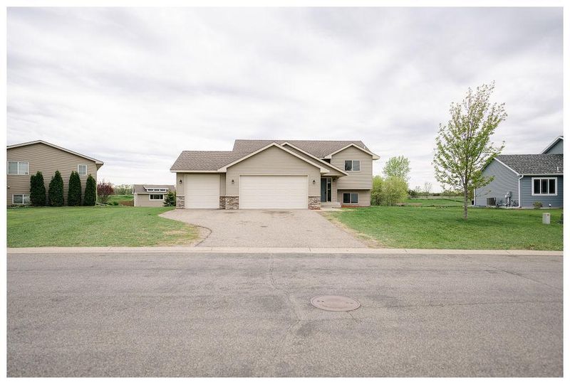 1085 Mitchell Ave, Clearwater, MN 55320