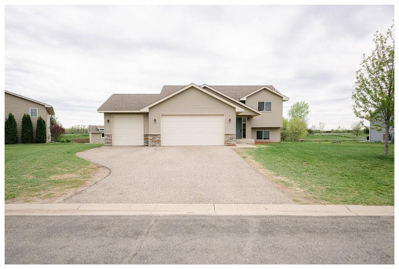 1085 Mitchell Ave, Clearwater, MN 55320
