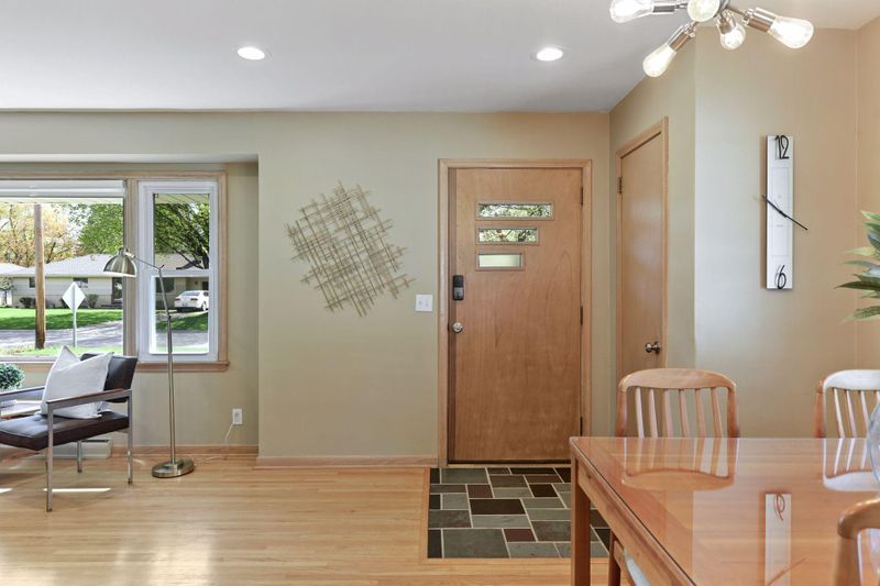 6112 York Ave S, Edina, MN 55410