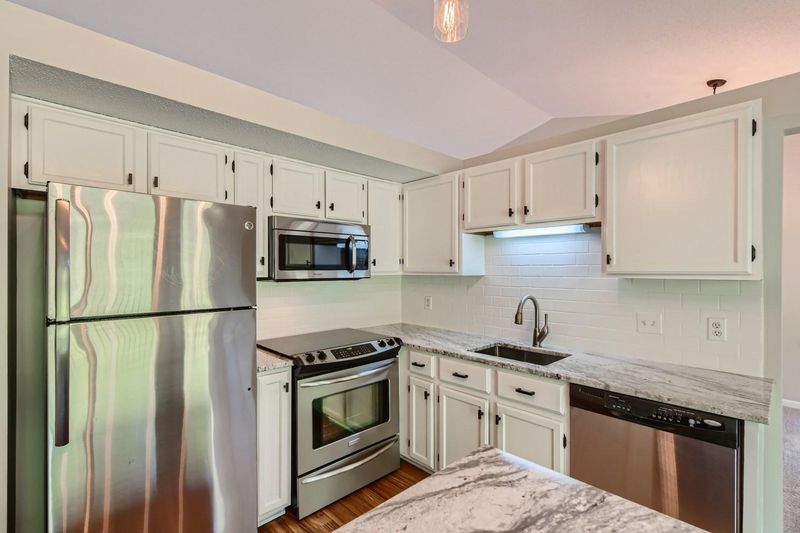 7246 Vervoort Ln, Eden Prairie, MN 55346