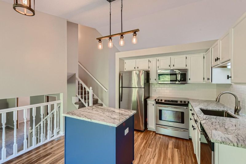 7246 Vervoort Ln, Eden Prairie, MN 55346