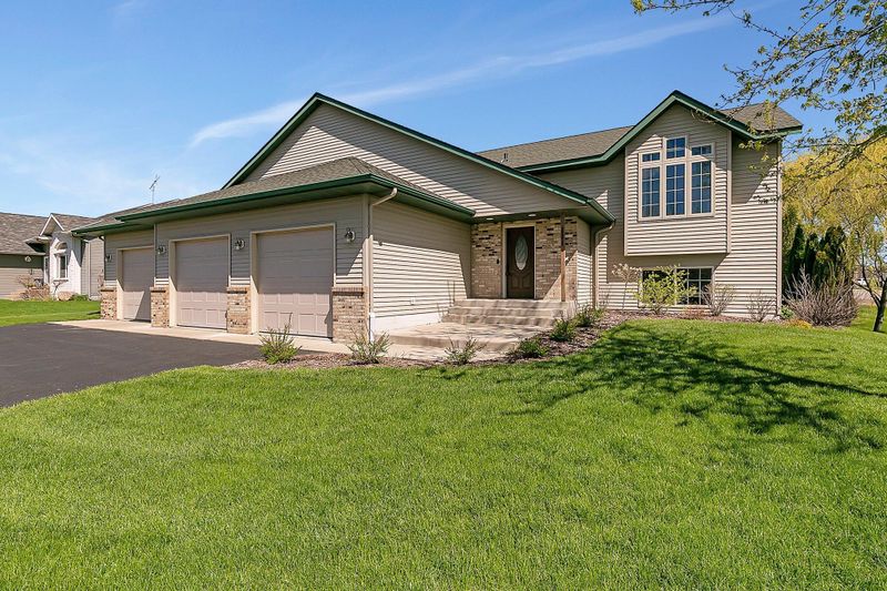 111 Golfview Dr, Albany, MN 56307