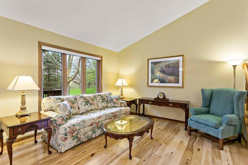 3935 Canter Glen Dr, Eagan, MN 55123