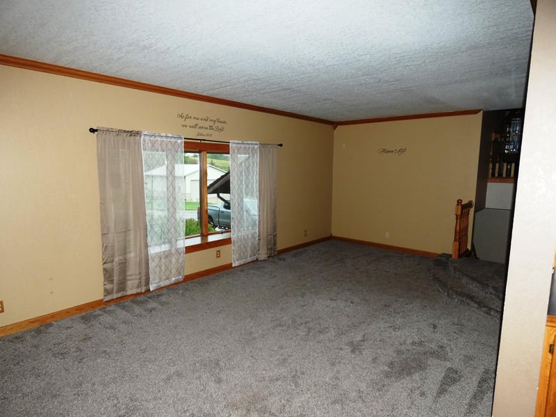 721 Valley View Ave, Chandler, MN 56122