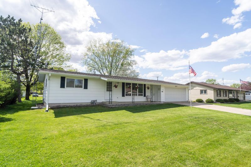 1230 Bluff Ave, Saint Charles, MN 55972
