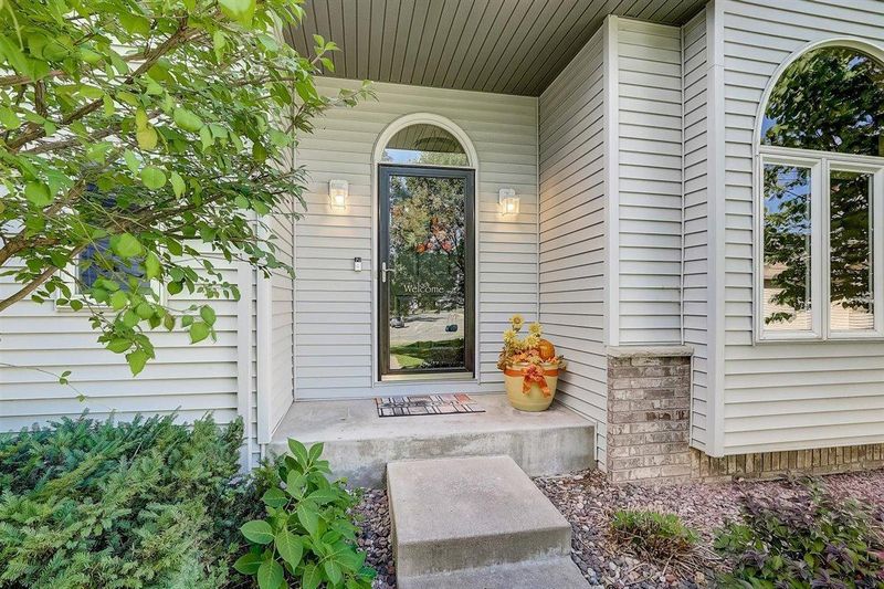 2460 Queen Ave, Shakopee, MN 55379