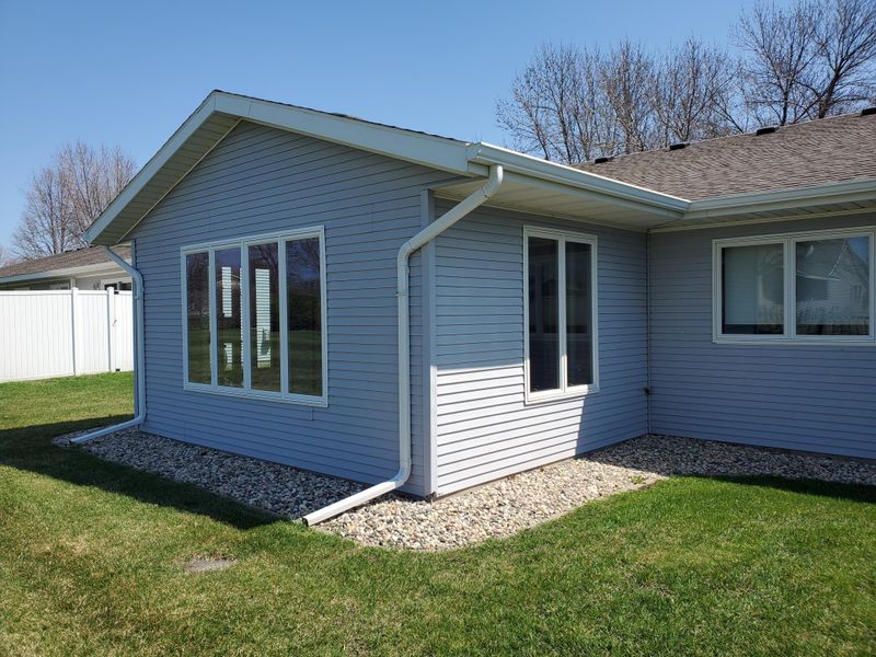 2504 9th St SW, Willmar, MN 56201