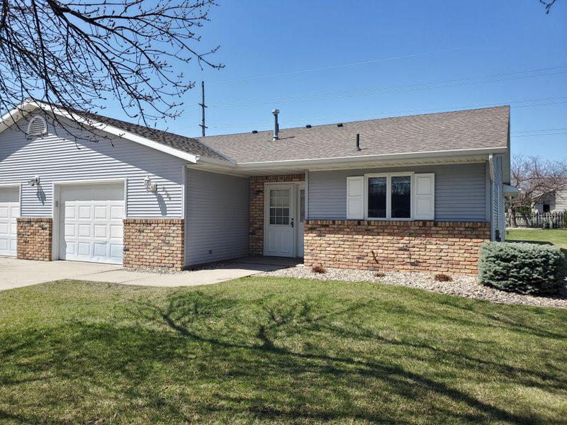 2504 9th St SW, Willmar, MN 56201