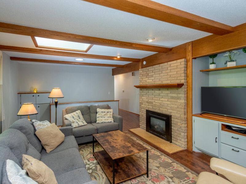 1804 Valley Curve Rd, Mendota Heights, MN 55118