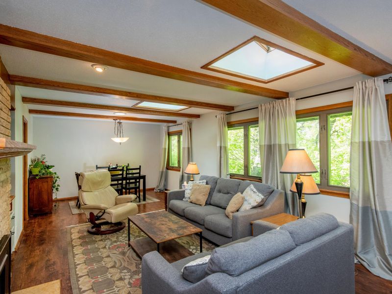 1804 Valley Curve Rd, Mendota Heights, MN 55118