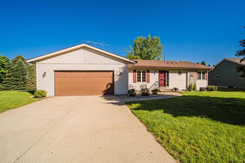 222 Foxborough Ln, Le Sueur, MN 56058