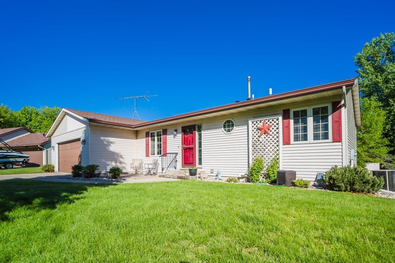 222 Foxborough Ln, Le Sueur, MN 56058