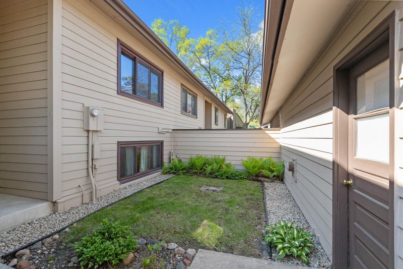 450 W Eagle Lake Dr, Maple Grove, MN 55369