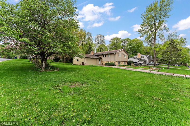 3201 Barbara Ln, Burnsville, MN 55337