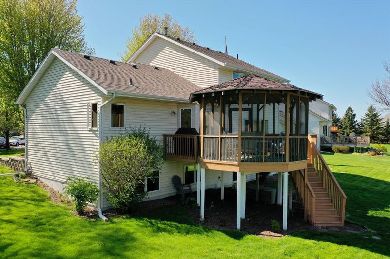948 Trillium Ct, Eagan, MN 55123