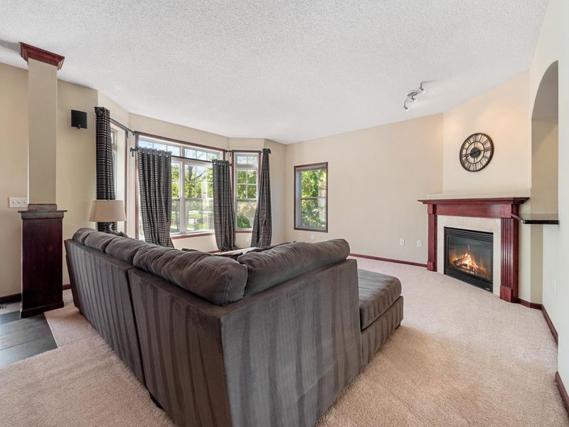 2829 Arona St, Roseville, MN 55113