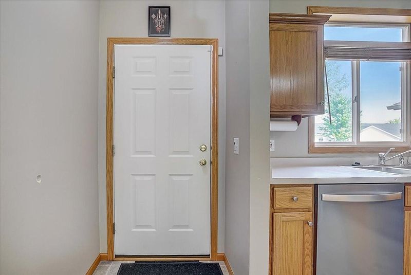 1513 Dublin Ct, Shakopee, MN 55379