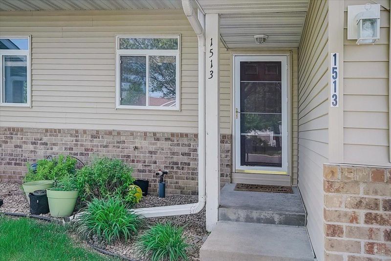 1513 Dublin Ct, Shakopee, MN 55379